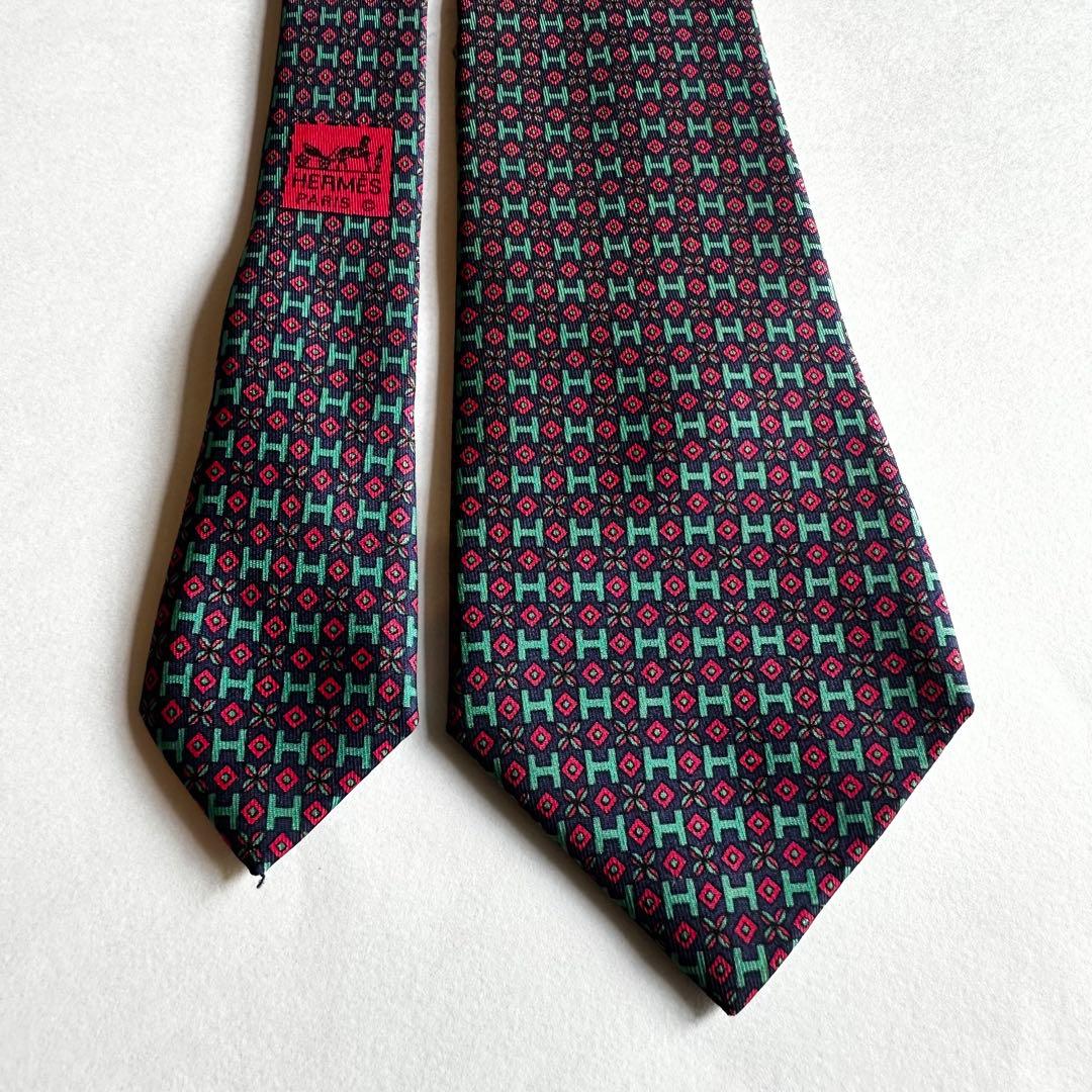 美品　HERMESエルメス　ネイビー　緑　赤　ブランドロゴHロゴ ネクタイ