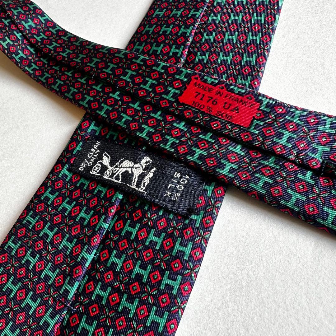 美品　HERMESエルメス　ネイビー　緑　赤　ブランドロゴHロゴ ネクタイ