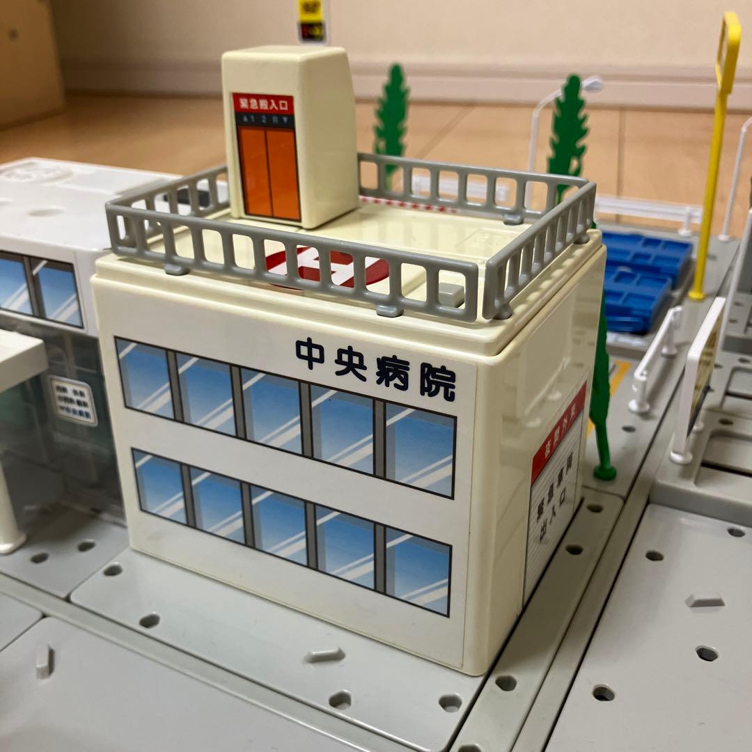 トミカタウン 病院 駐車場　薬局　トミカ