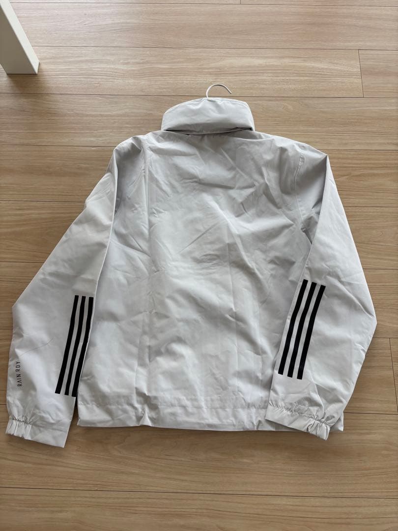 adidas フード付きホワイトレインジャケット