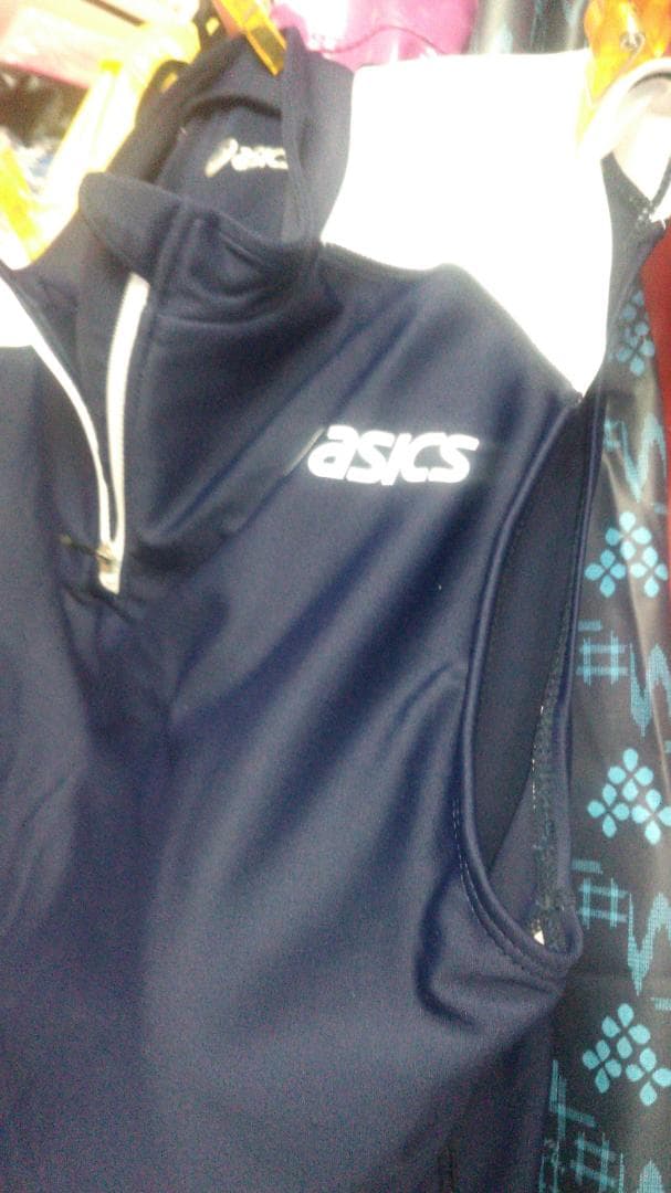 アシックス　バレーボールウェア？上下　胸パッド入り　フレンチ袖　つるつる素材