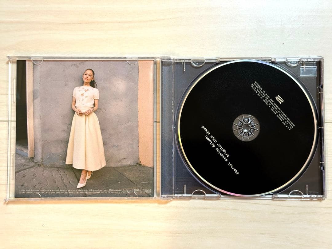 直筆サイン入り アリアナグランデ 「エターナル サンシャイン」DX 限定ジャケ