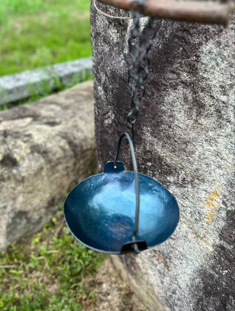 鉄なのに軽い！手作り一点物のいろり鍋。（チェーン付き）