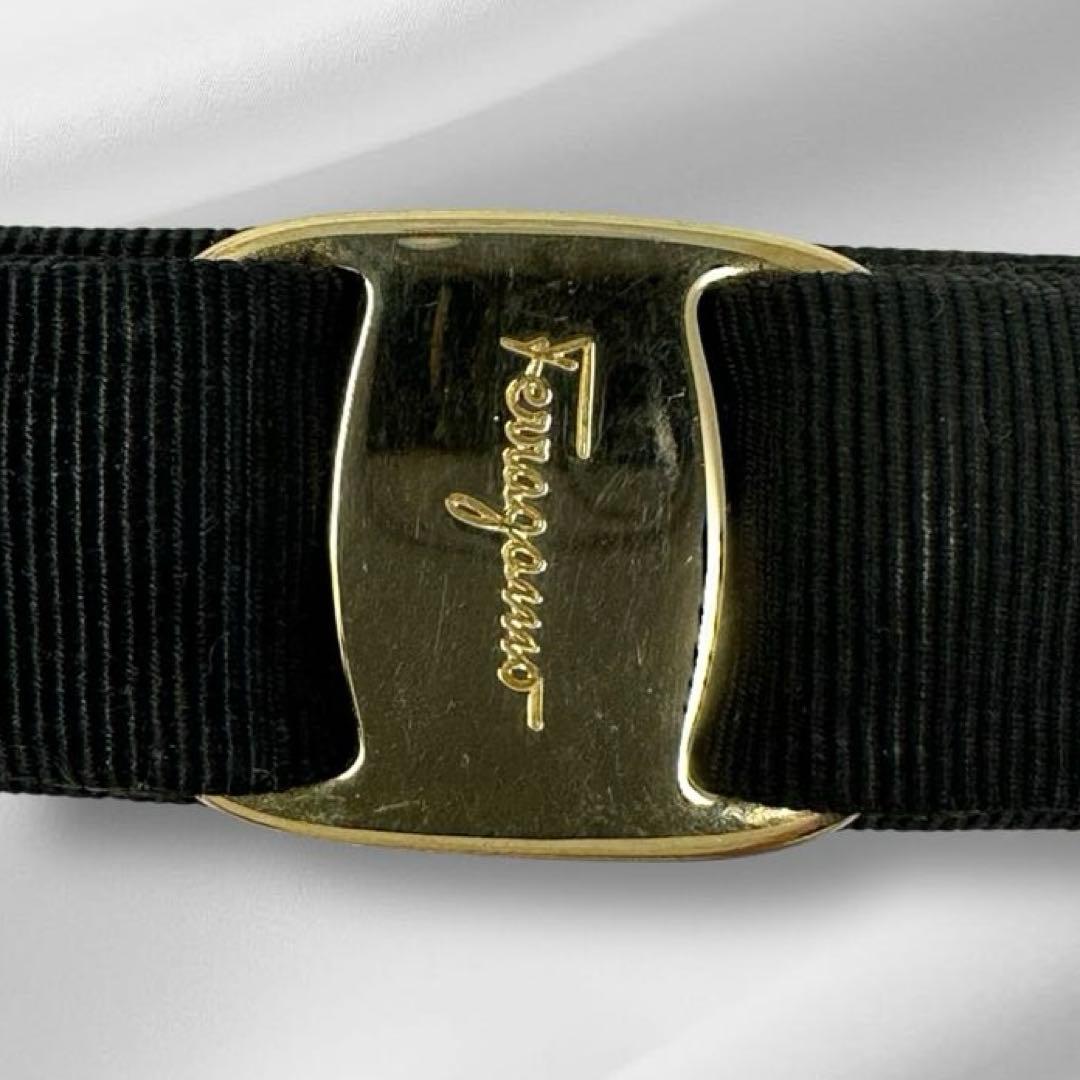 フェラガモ ヴァラリボン ヘアピン バレッタ　ブラック　ゴールド