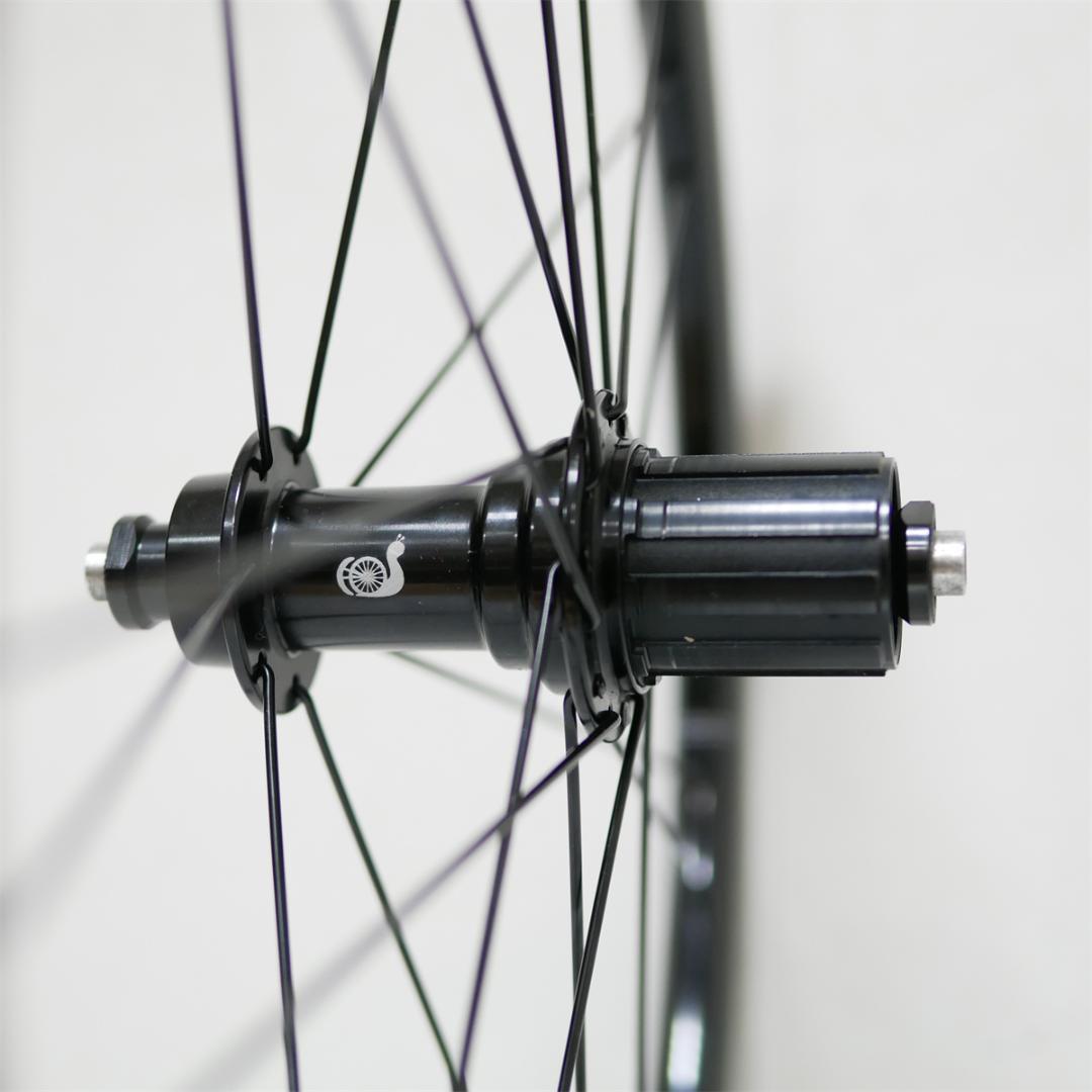 超軽量　1095g　20インチ　406 ホイール F100ｍｍ/R130ｍｍ