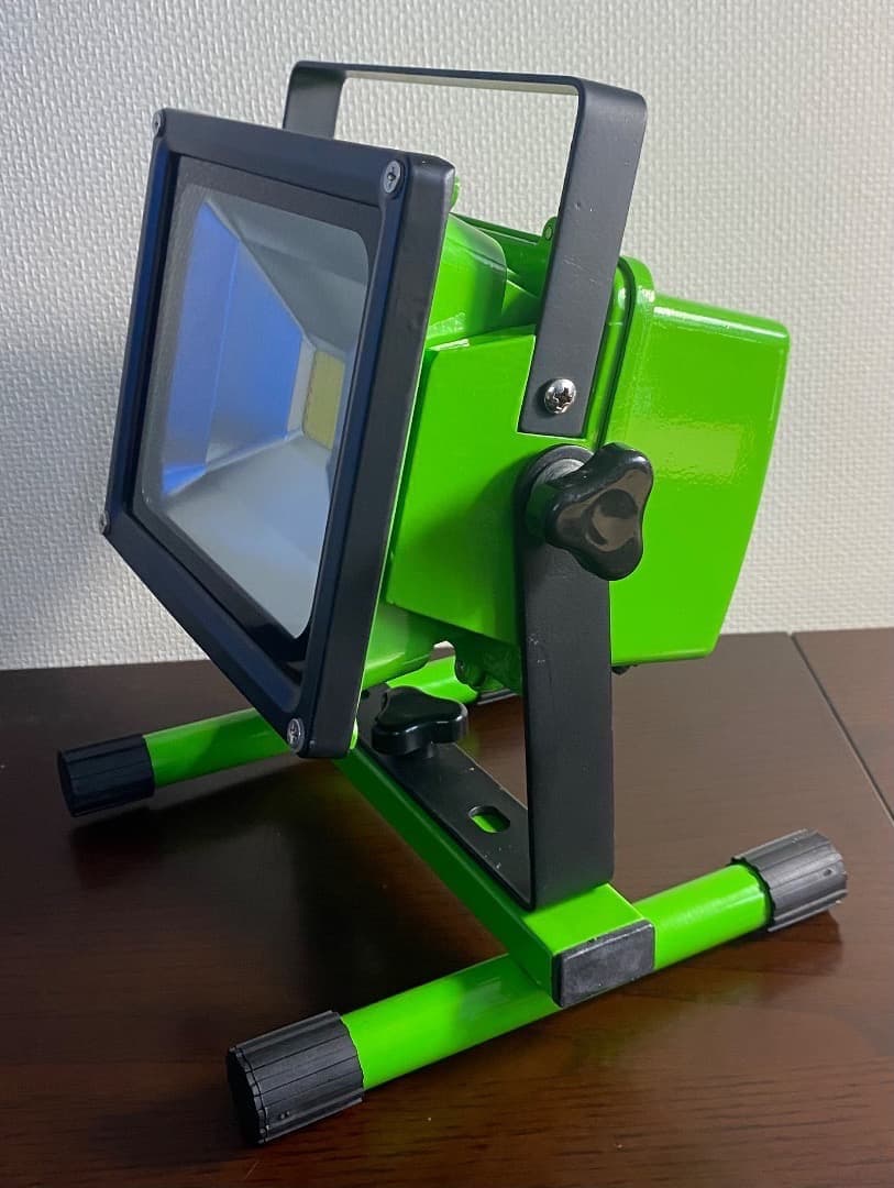 小型充電式　20W LED ワークライト　8時間連続点灯（新品・未使用）