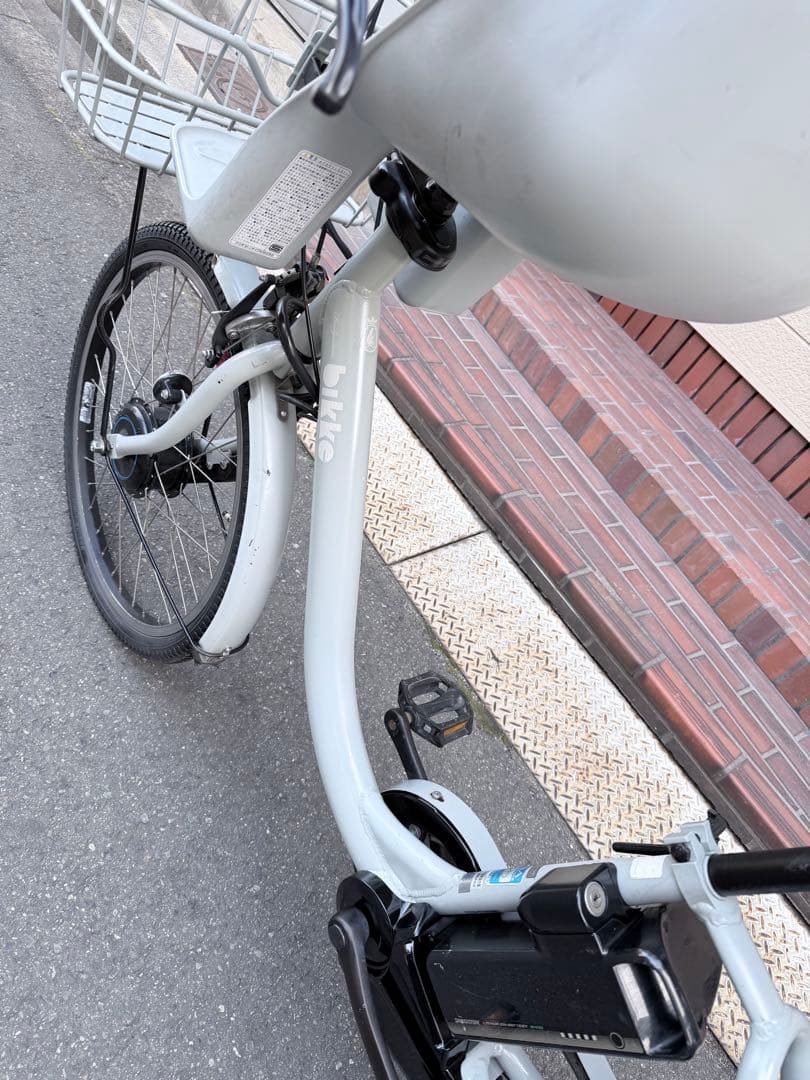 子供乗せ　3人　ブリヂストン　電動アシスト自転車 チャイルドシート付き グレー