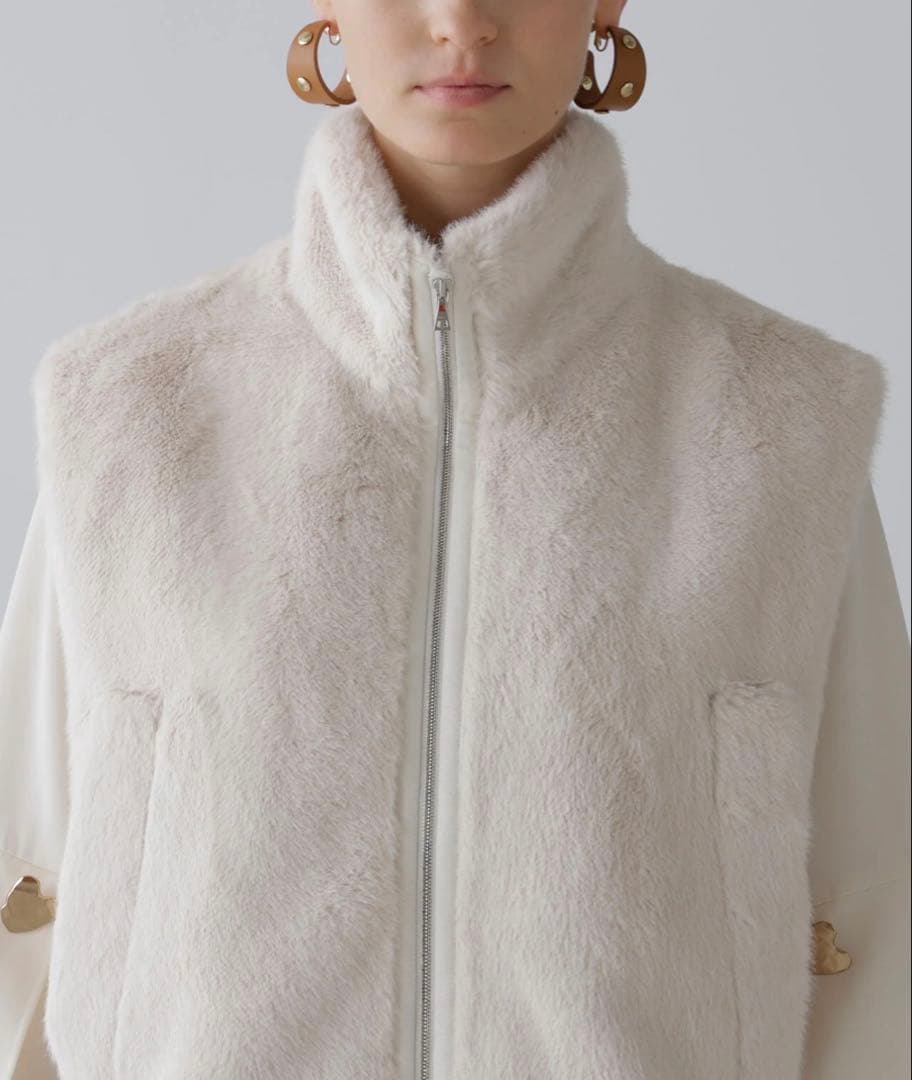 アドーア 美品！エコファージレベスト エクリュ ワンサイズ