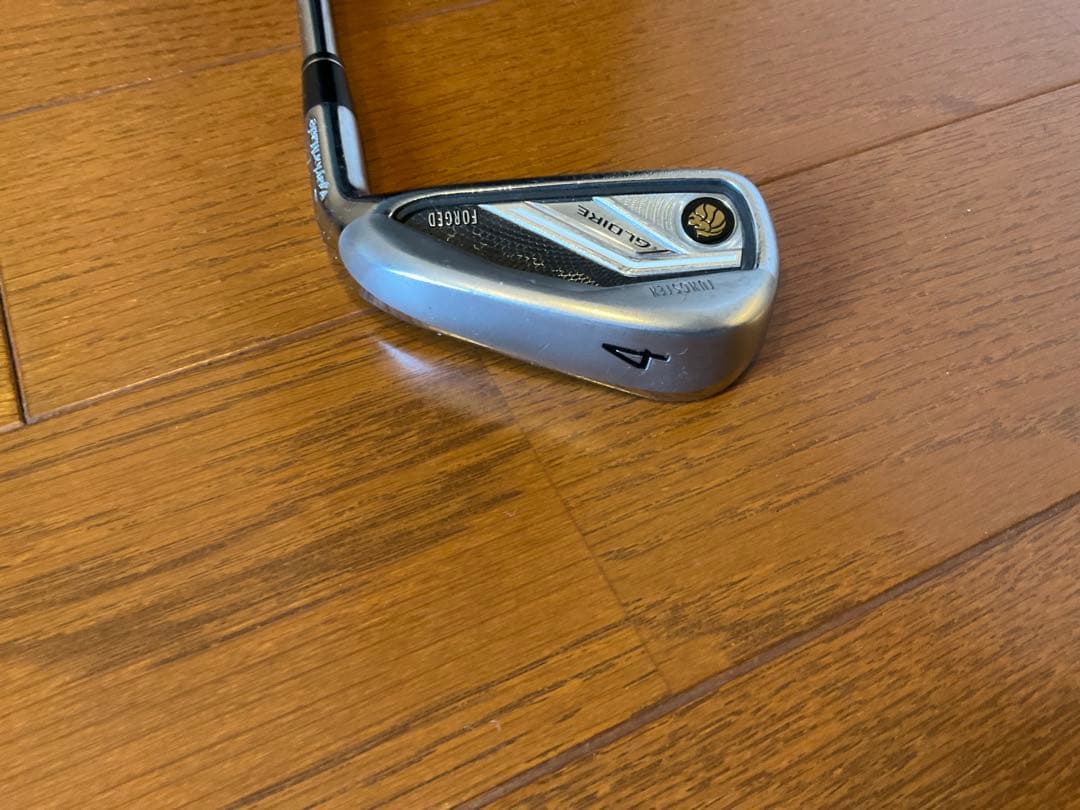 テーラーメイドGLOIRE FORGED4番アイアン 赤色グリップ