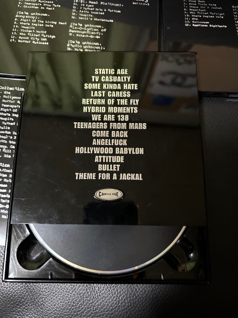 棺桶BOX CDミスフィッツ　４枚組　バッチ、ブックレット付　メタリカ、ガンズ