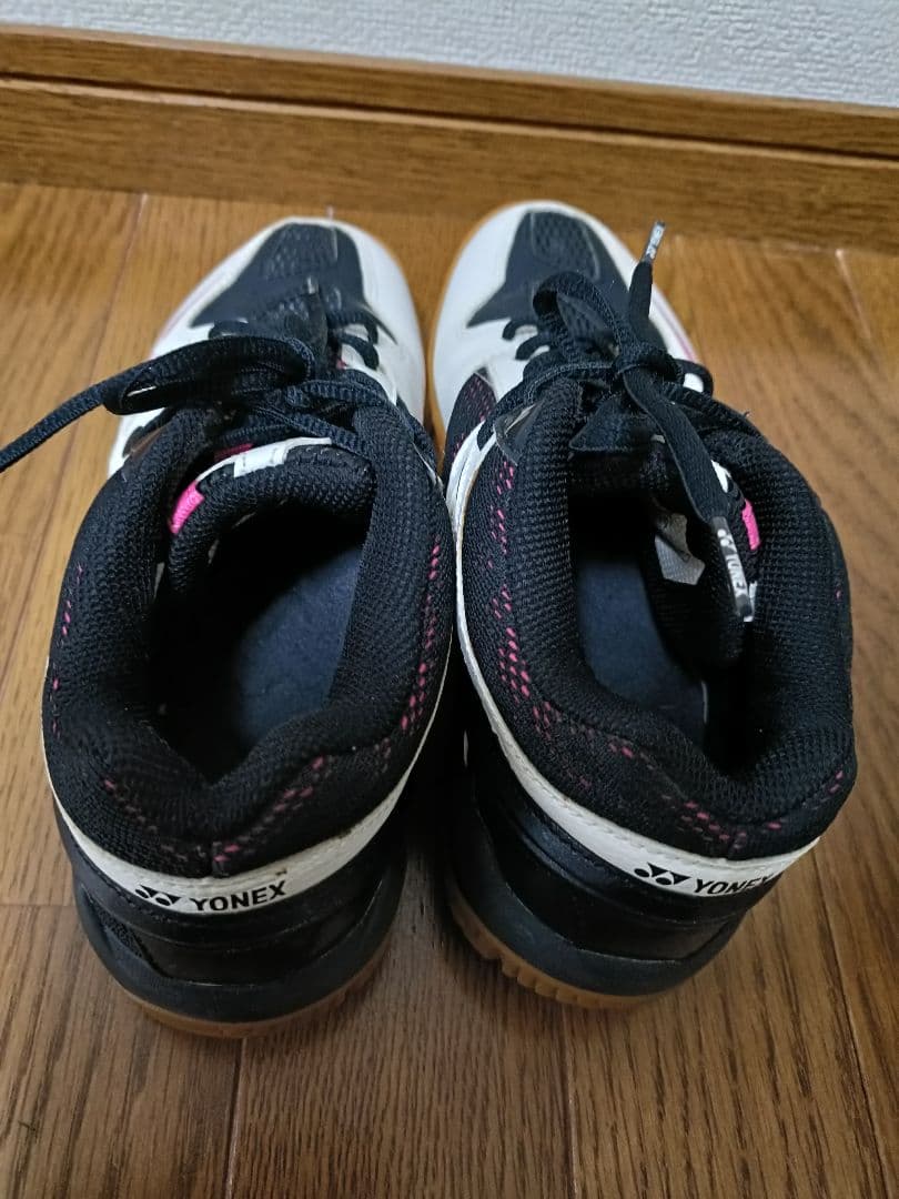 YONEX　レディース　バドミントンシューズ　23.5センチ