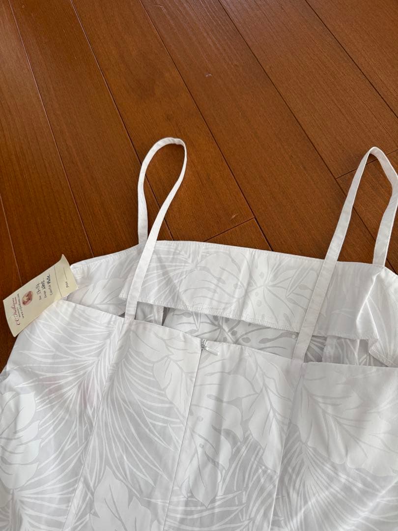 【新品未使用タグ付き】フラダンス　ホワイトドレス