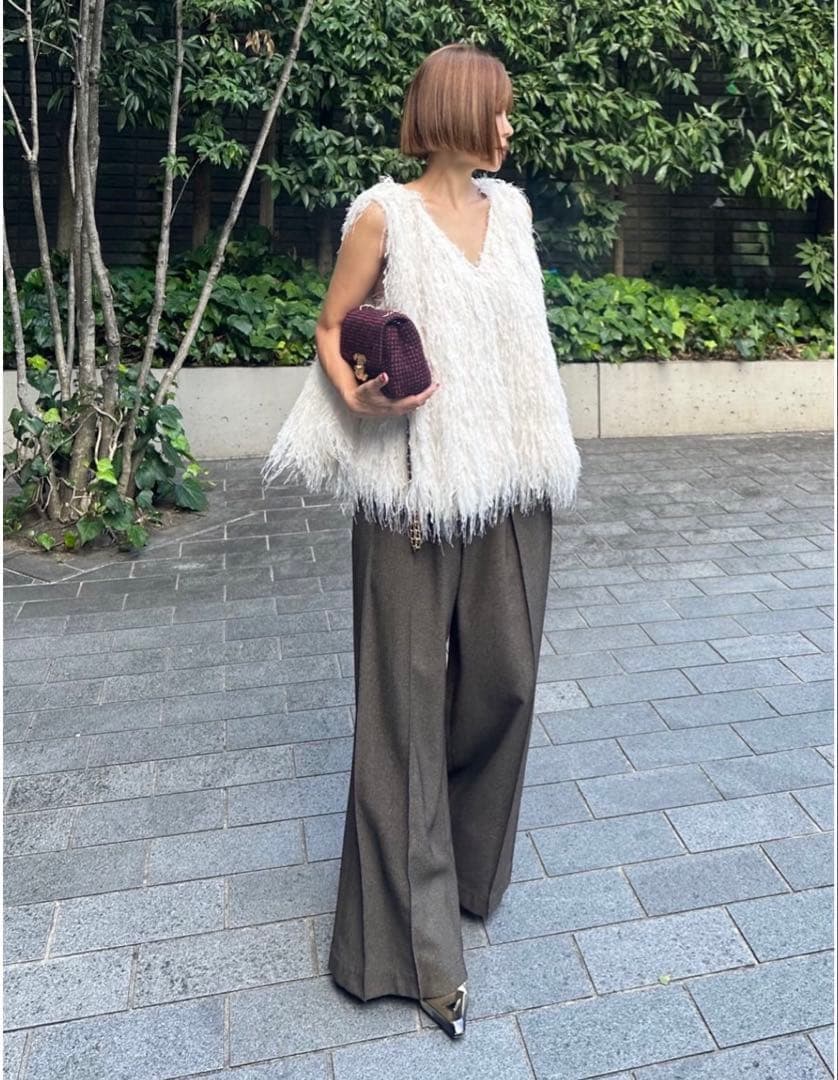 美品 シーニュ cygne Aラインフレアトップス ginie ホワイト