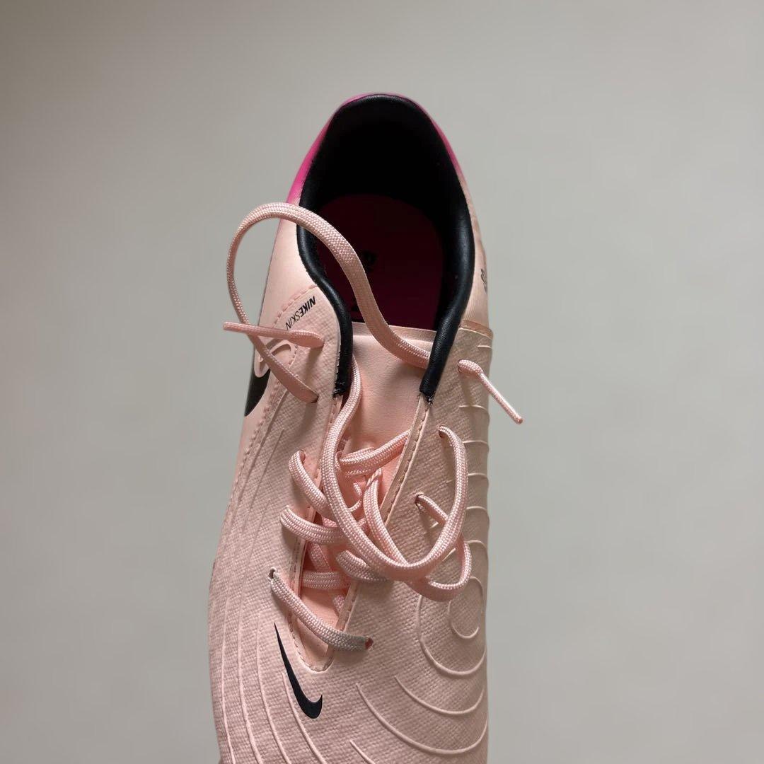 Nike サッカーシューズ ピンク/ホワイト/ブラック