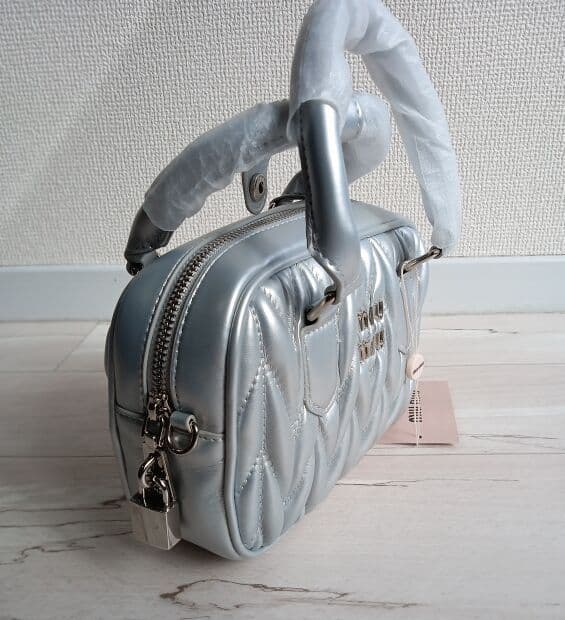 miu miu シルバー キルティングバッグ