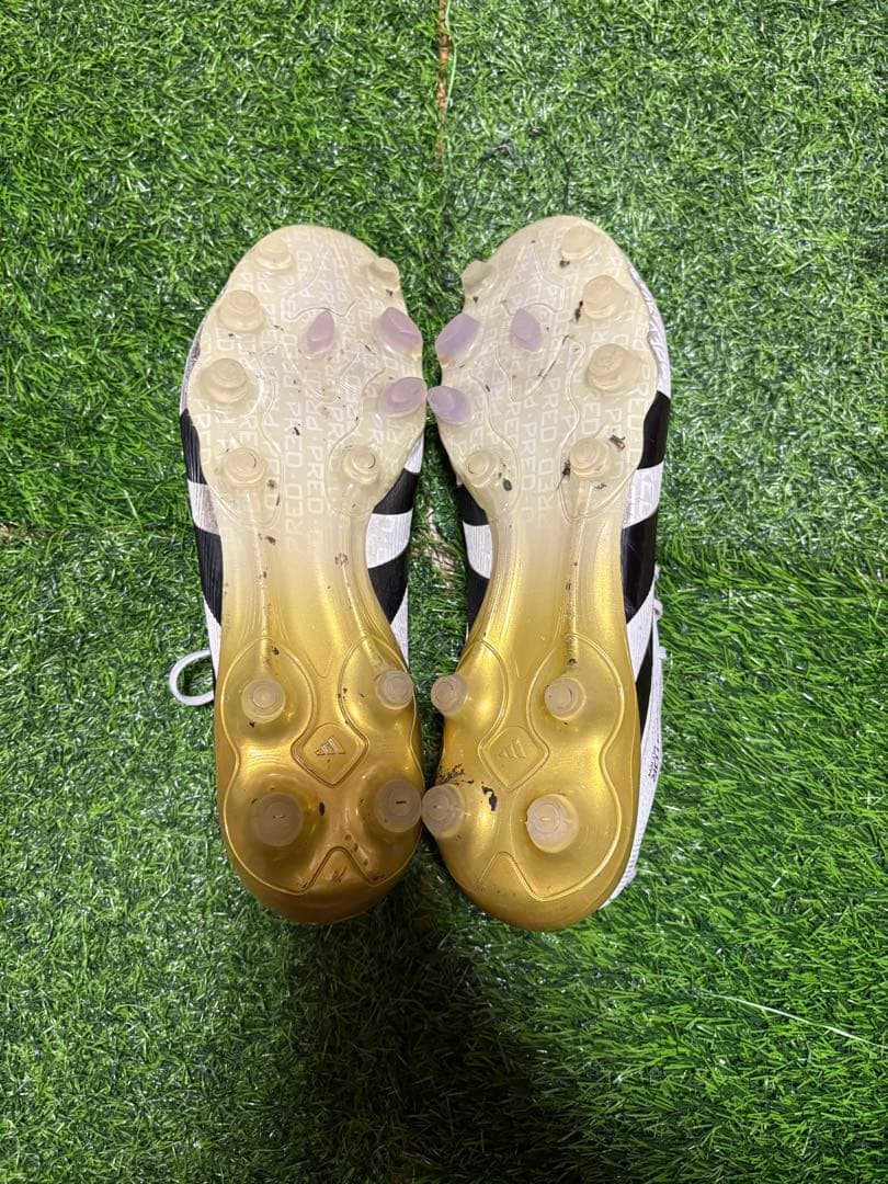 サッカーシューズ・スパイク ホワイト/ブラック/ゴールド