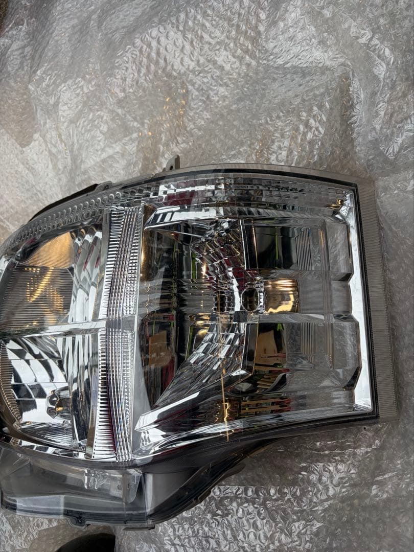 ハイエース200系3型純正HIDヘッドライト