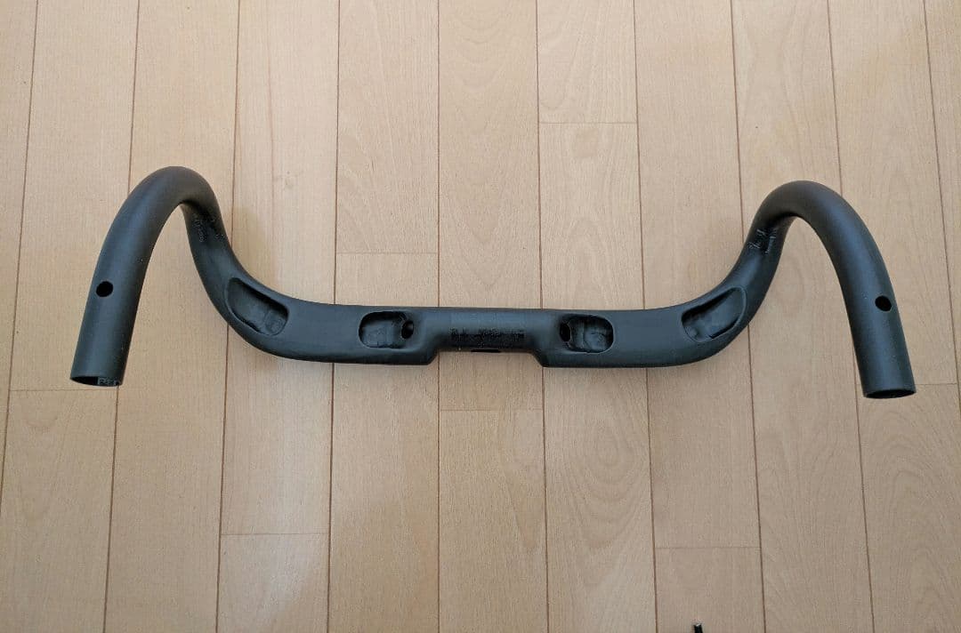 や　Superzero カーボンハンドルバー・ステム