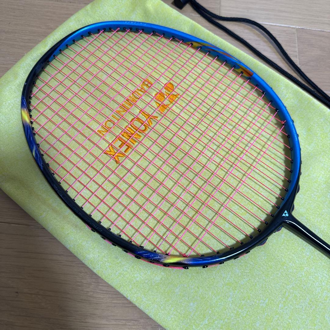 バドミントンラケット　アストロクロス77