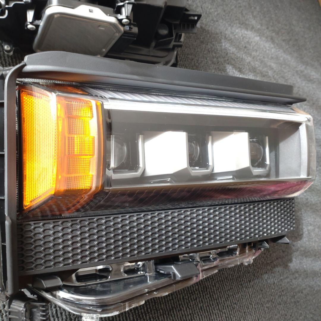 ランクル250 VX/GX用 右ハンドル対応三眼プロジェクターヘッドライト