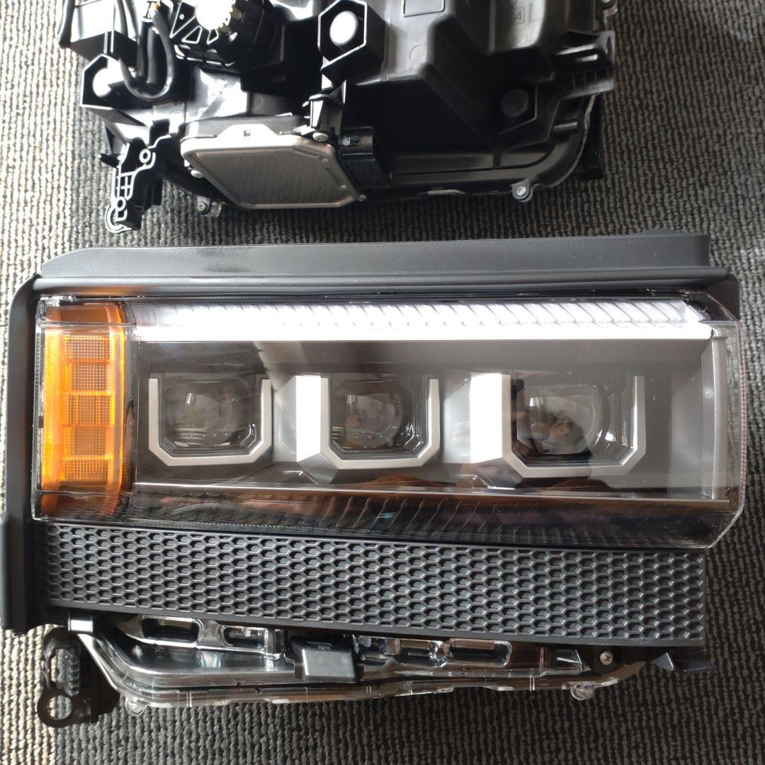 ランクル250 VX/GX用 右ハンドル対応三眼プロジェクターヘッドライト