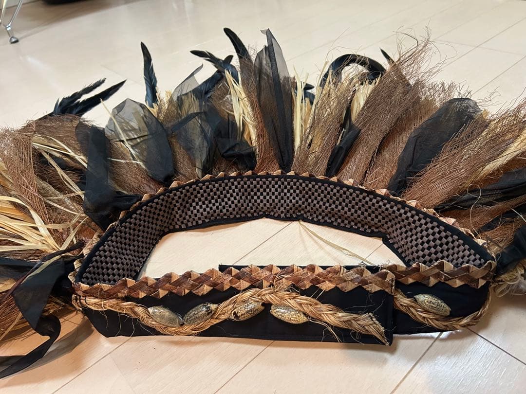 タヒチアンダンス　ヒップベルト　天然ベージュ茶x黒羽根