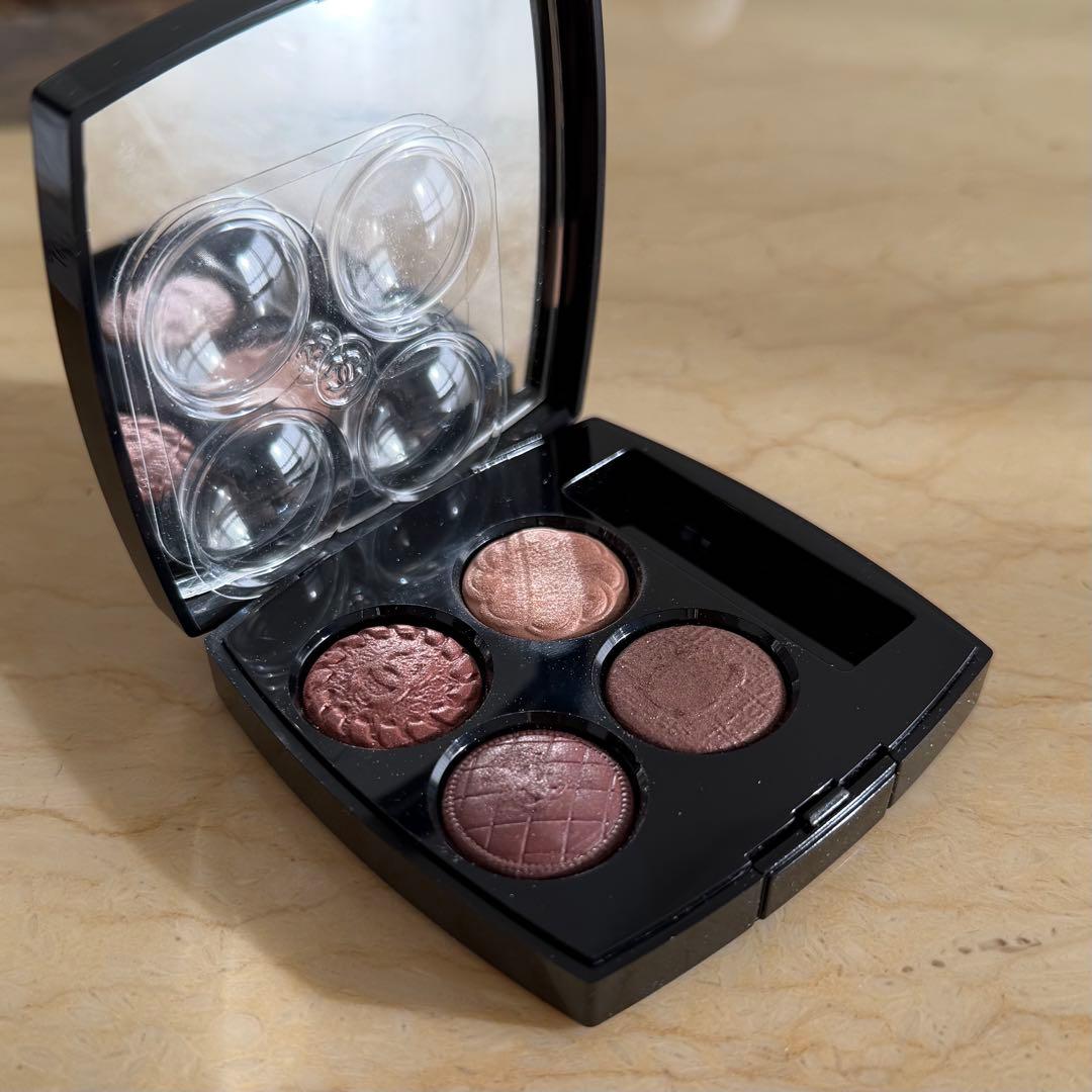 CHANEL アイシャドウ　限定
