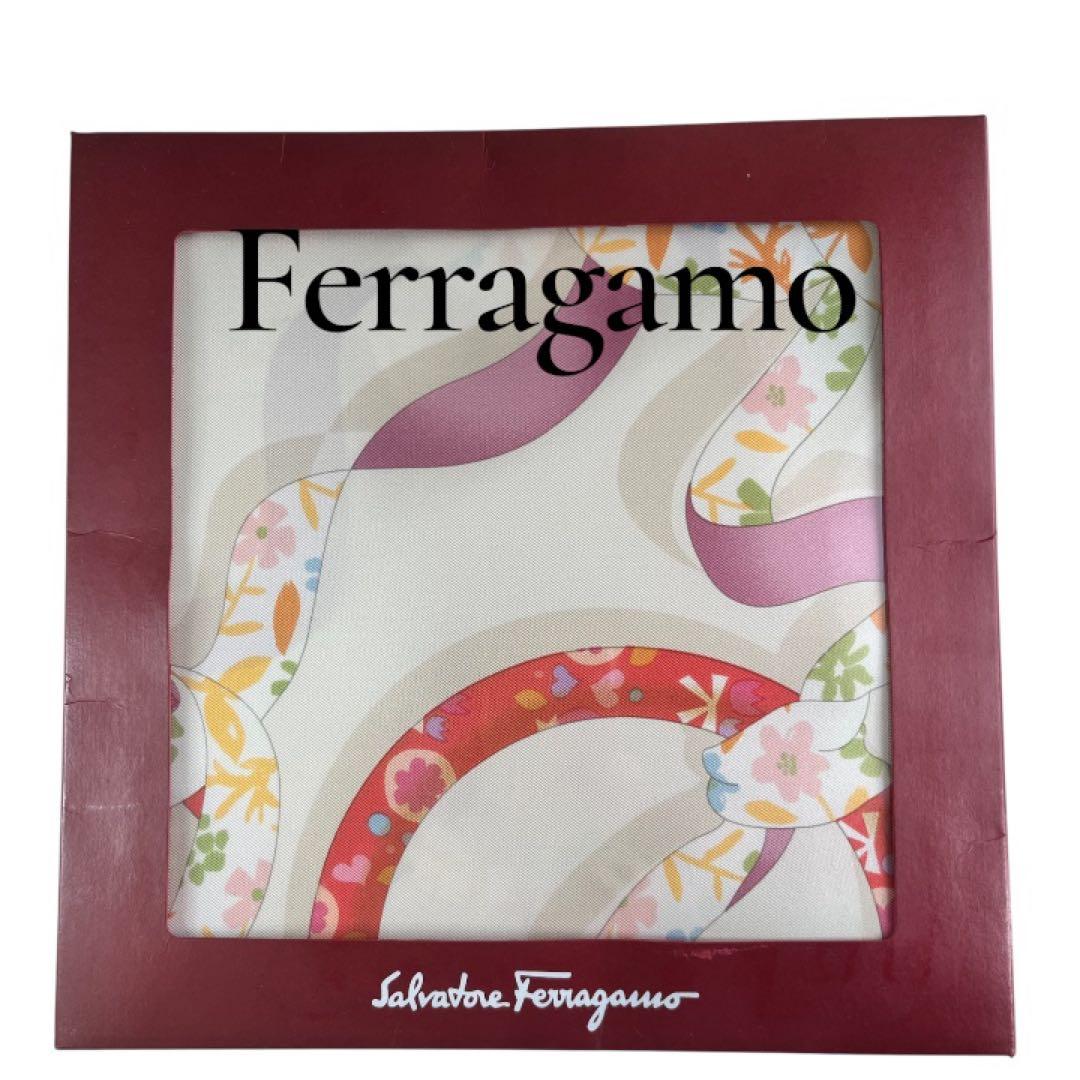 極美品✨Ferragamo フェラガモ　大判　スカーフ ガンチーニ柄