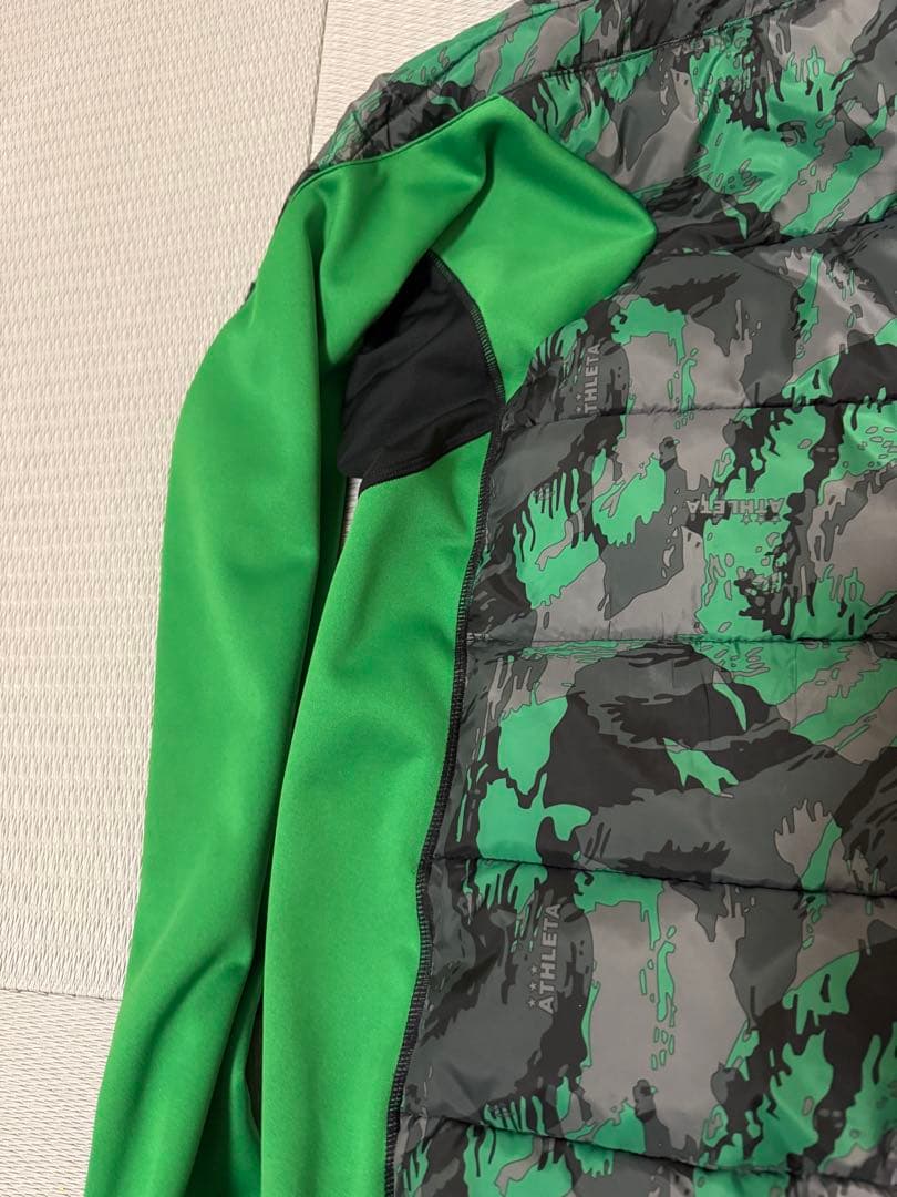 アスレタATHLETA フード付きジャケット ダウン グリーンカモ Sサイズ