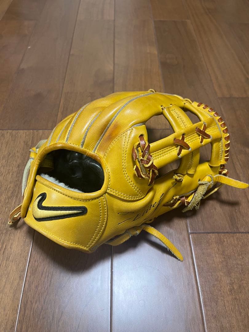 ナイキ　硬式大きめ内野手用グラブ