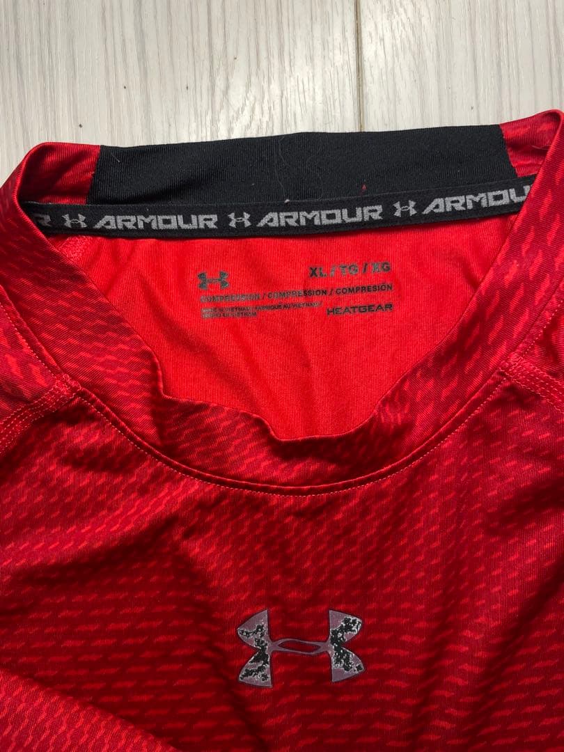 Under Armour HeatGear レッド・深緑色３枚セット